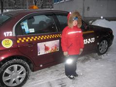 Маленькие петербуржцы разрисовали такси к Новому году